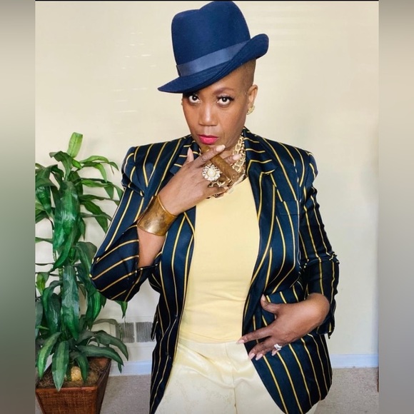 👑 LADYSLYSTYLES IS LIVE 🔥 Like & Share this post to be notified. - Picture 4 of 13